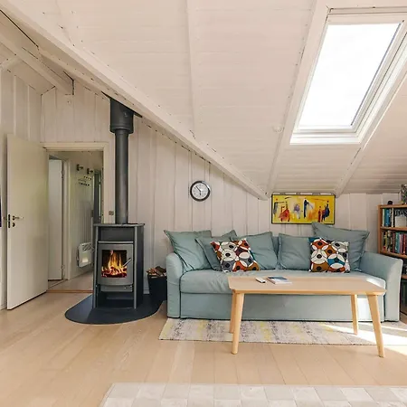 8 Person In Feriehus Bogø By