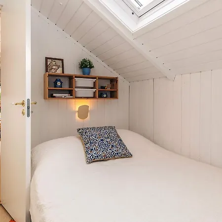 8 Person In Feriehus Bogø By